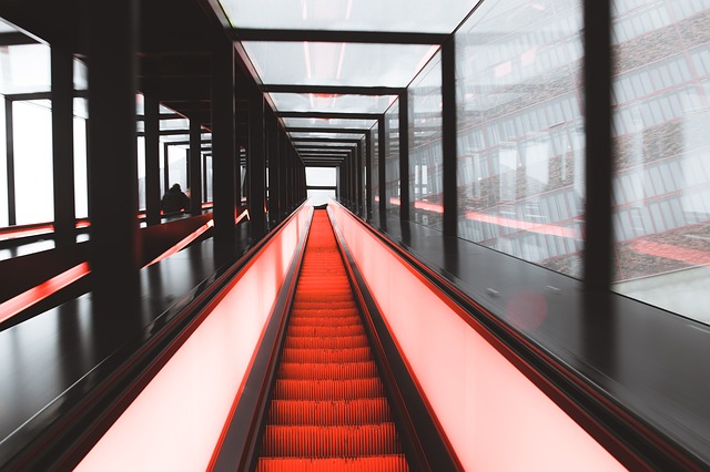 escalator-3010870_640.jpg